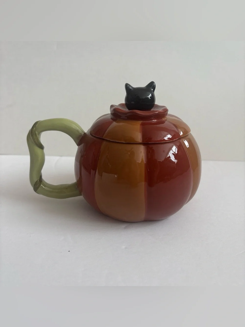 Over The Garden Wall Enoch Pumpkin Mug With Lid  And Black Cat Peeking On Top